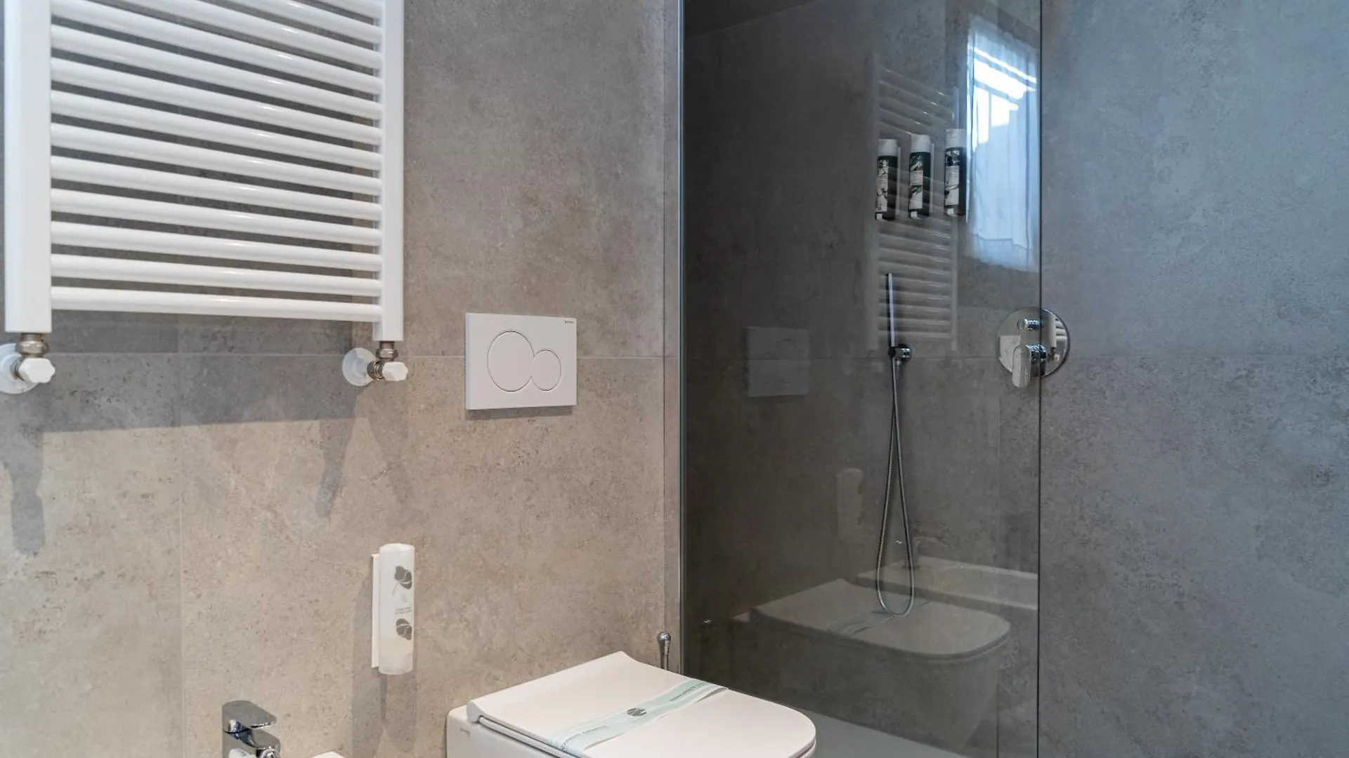 ***  סירמיונה Hotel Desiree - Garda Lake Collection איטליה