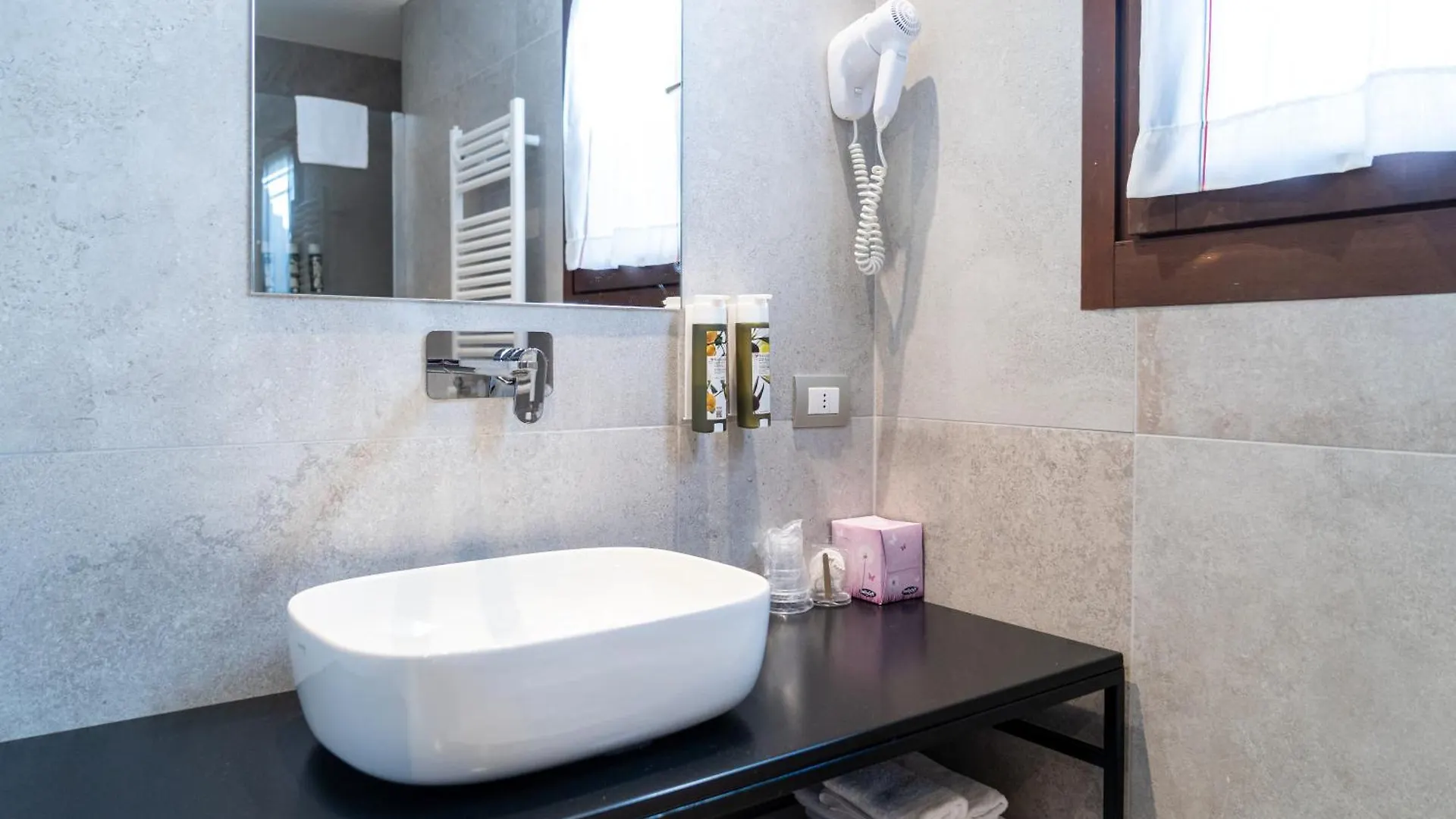סירמיונה Hotel Desiree - Garda Lake Collection 3*,