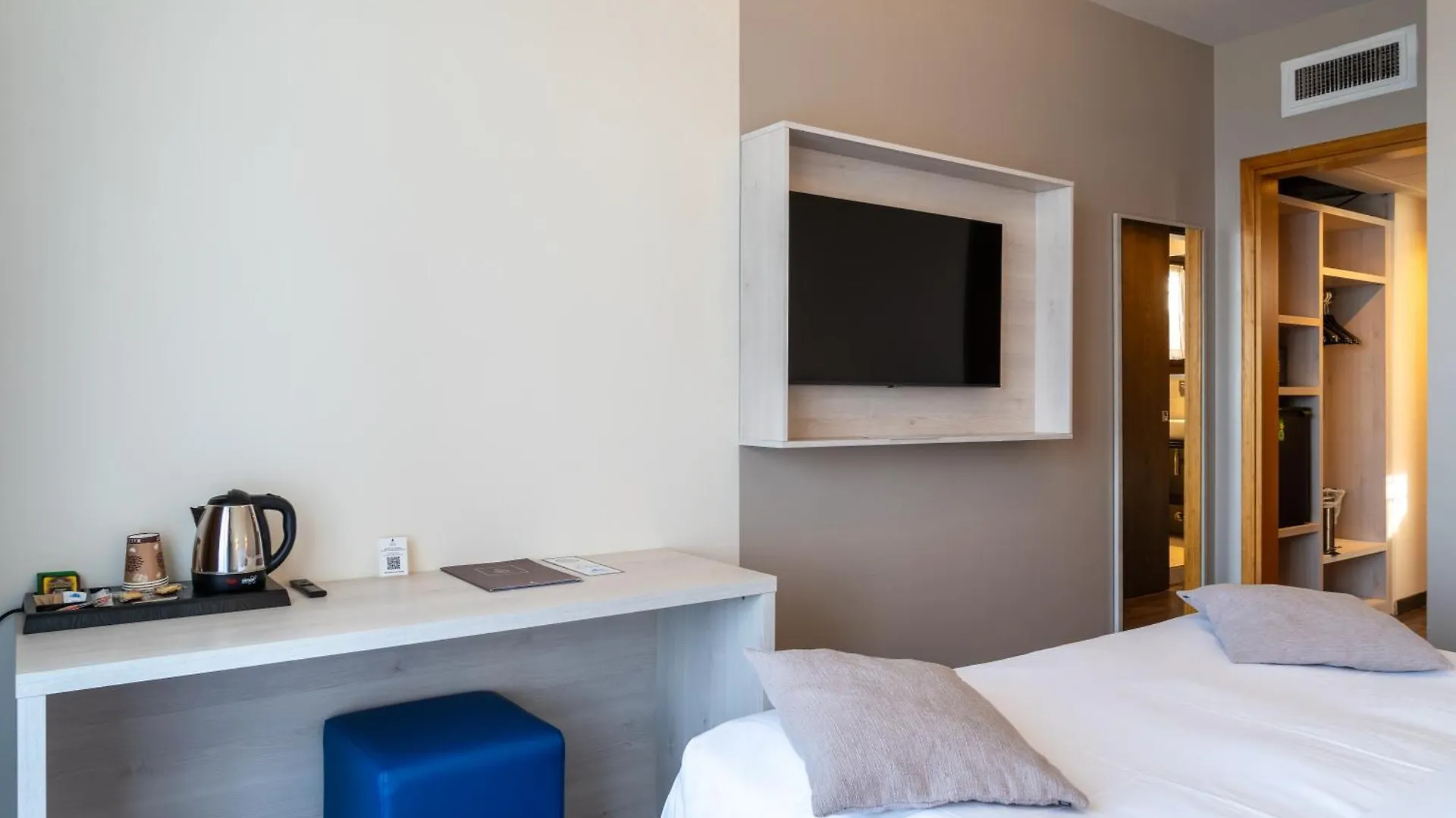 ***  סירמיונה Hotel Desiree - Garda Lake Collection איטליה
